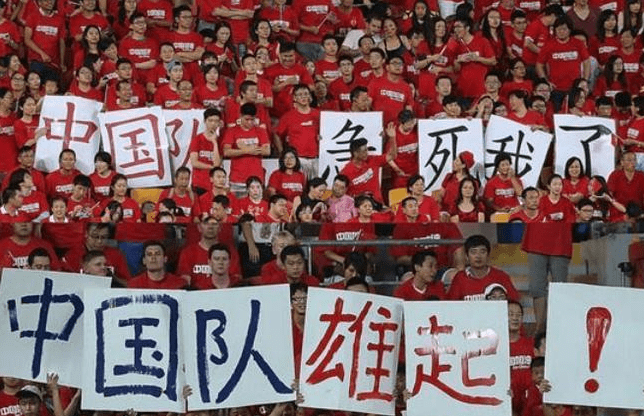 英格兰足球场上的道德困境，球员拒绝握手背后的深思