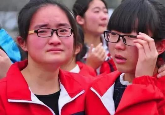 女生高考近700分，不比吃穿比学习