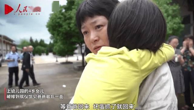 牺牲民警，倒下前还在保护群众