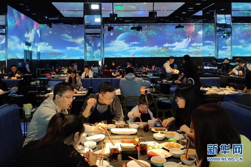 影智科技，餐饮业新宠——首款餐饮人形机器人亮相