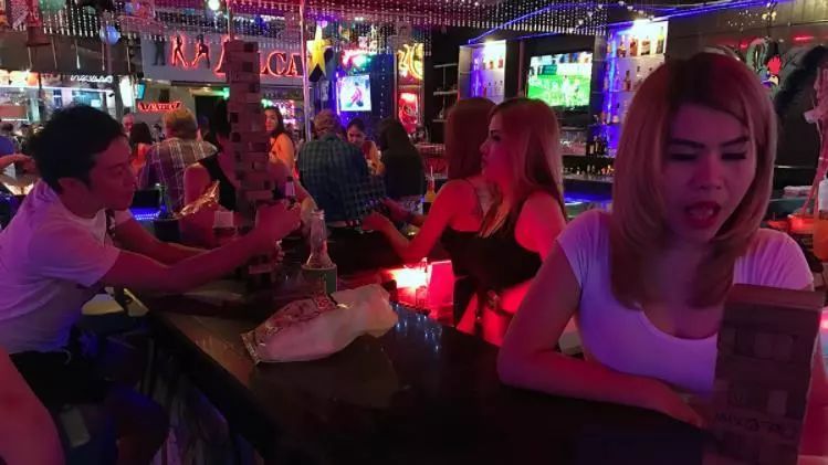 女子酒吧遭遇伟哥事件，警惕社交场合的隐形威胁