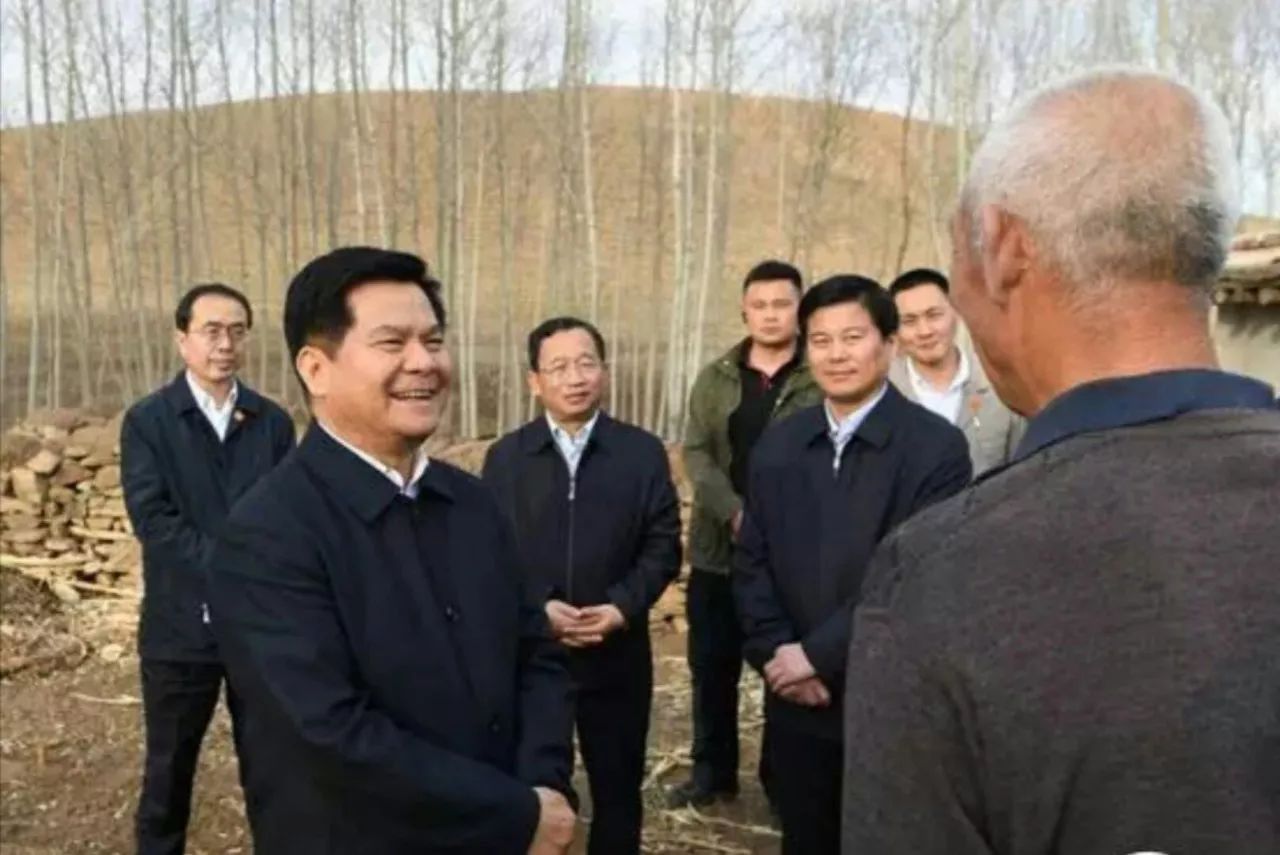 吃亏书记回村，夹道欢迎背后的故事