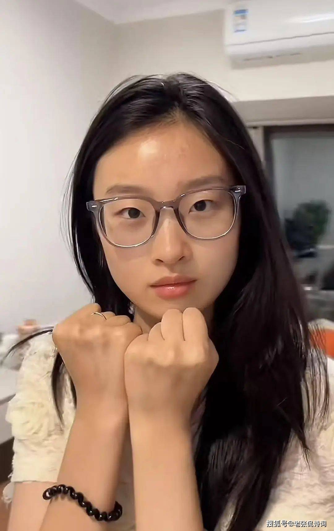 高考699分女孩，从巅峰到平静的回归