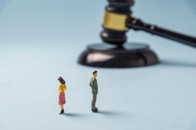 男子出钱帮情人离婚 分手后欲索回被驳，法律与道德的边界