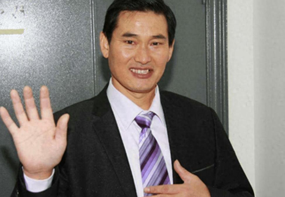 大衣哥家门前的守护者，6个监控的温馨故事