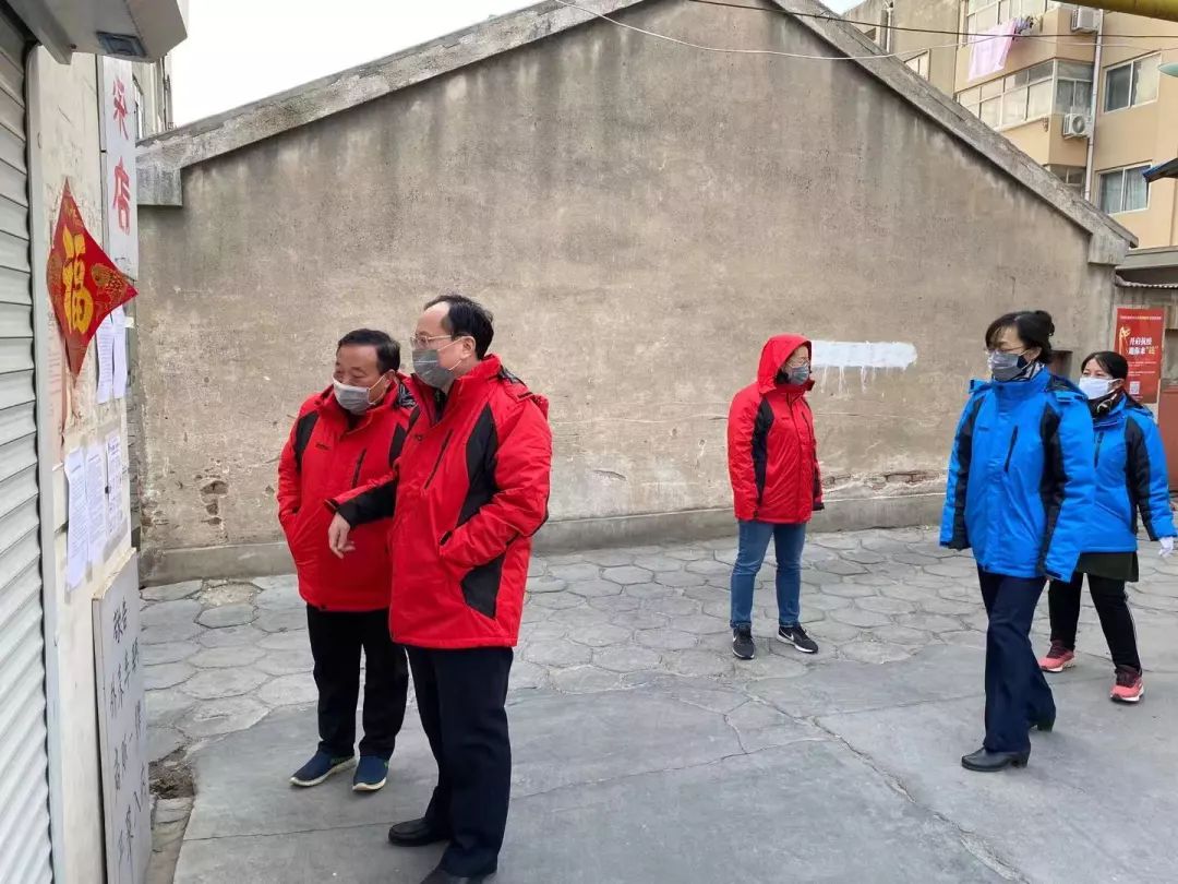 男子车库抗洪后失联超48小时,社区齐心协力,共克时艰 男子车库抗洪后失联超48小时,社区齐心协力,共克时艰